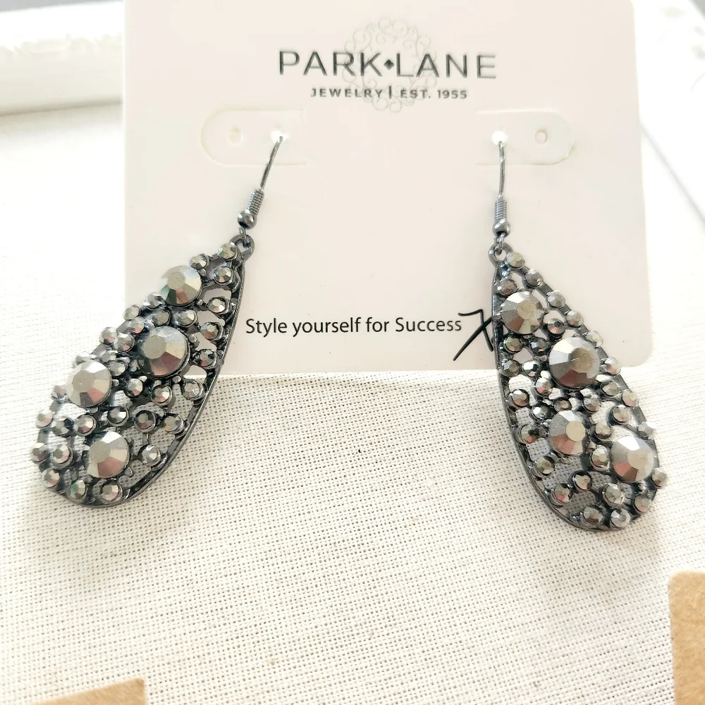 Silvertone Earring Bundle - 4 pairs set of pierced earrings - Picture 3 of 12